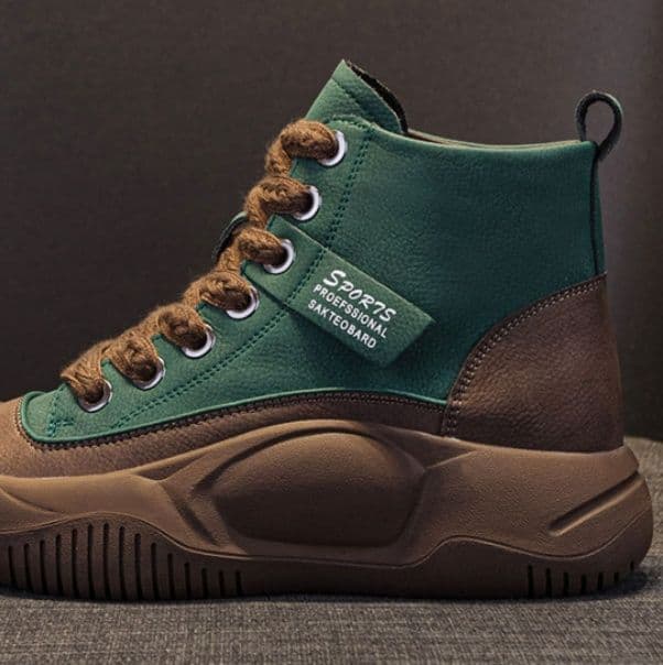 ハイカットスニーカー 高級感 スエード ボリュームソール クッション性 衝撃吸収 安定感 カジュアル おしゃれ スタイリッシュ きれい