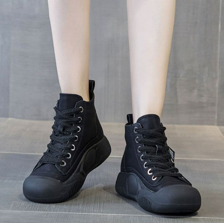 ハイカットスニーカー 高級感 スエード ボリュームソール クッション性 衝撃吸収 安定感 カジュアル おしゃれ スタイリッシュ きれい