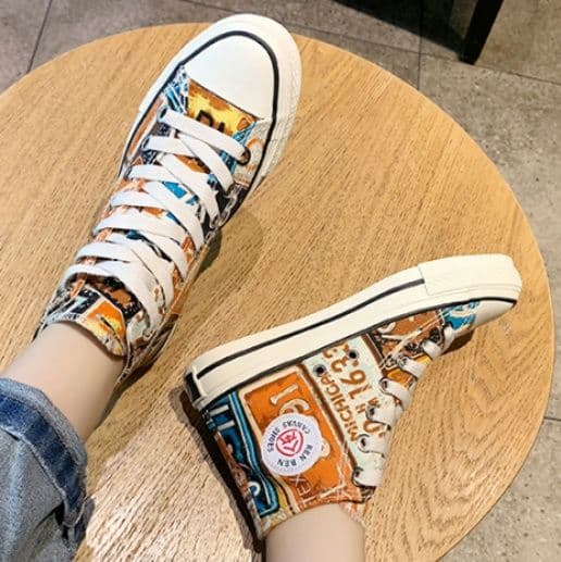 ハイカットスニーカー カジュアル 目立つ 遊び心 ストリート 履きやすい 歩きやすい クッション 安定感 デイリーコーデ グリップ力