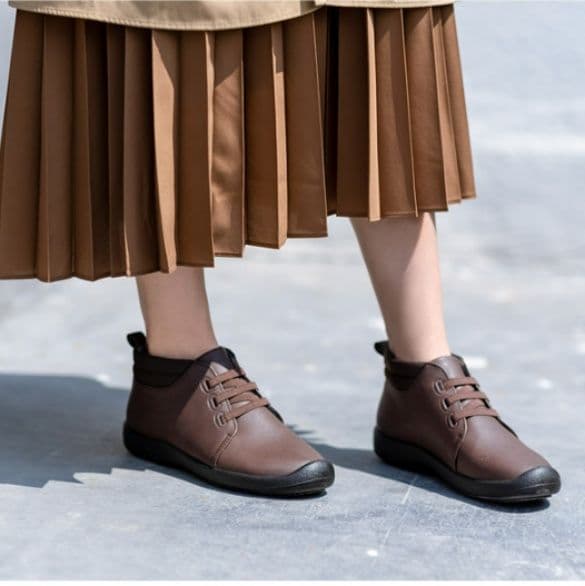 ハイカットスニーカー 耐久性 シンプル 歩きやすい クッション 安定感 軽量素材 おしゃれ スタイリッシュ きれいめ 秋 冬 綺麗