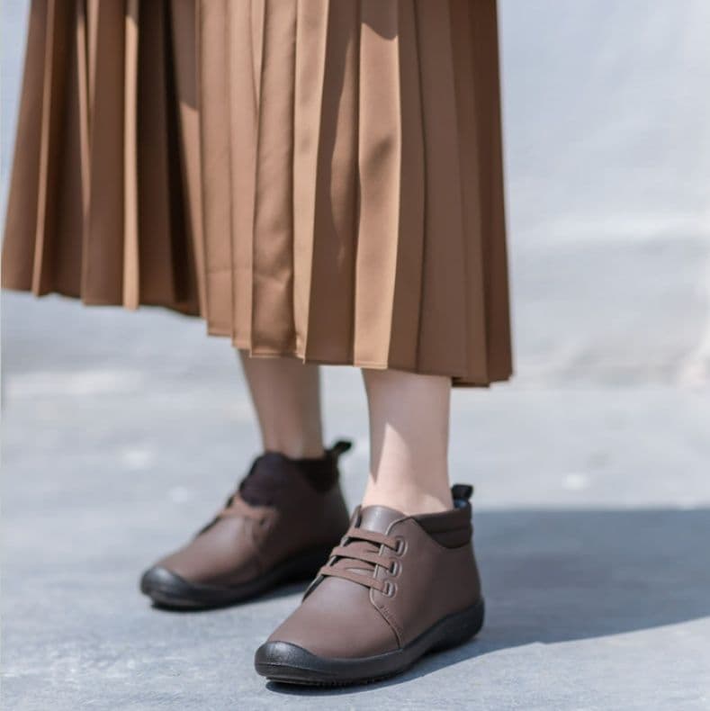 ハイカットスニーカー 耐久性 シンプル 歩きやすい クッション 安定感 軽量素材 おしゃれ スタイリッシュ きれいめ 秋 冬 綺麗