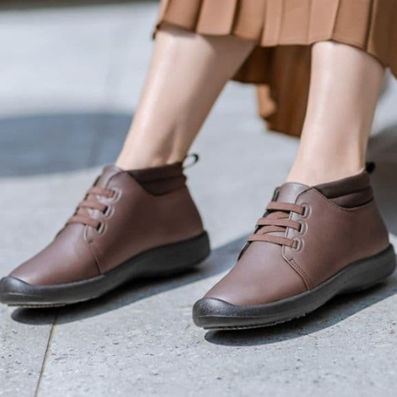 ハイカットスニーカー 耐久性 シンプル 歩きやすい クッション 安定感 軽量素材 おしゃれ スタイリッシュ きれいめ 秋 冬 綺麗