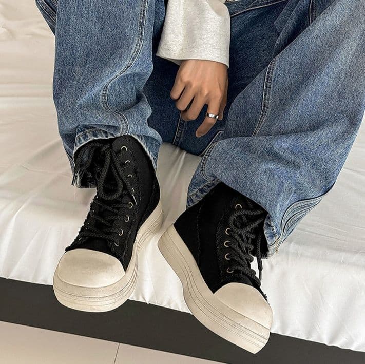 ハイカットスニーカー 伸長効果 カジュアル シンプル スタイリッシュ きれいめ オールシーズン デイリーユース スエード素材 軽快