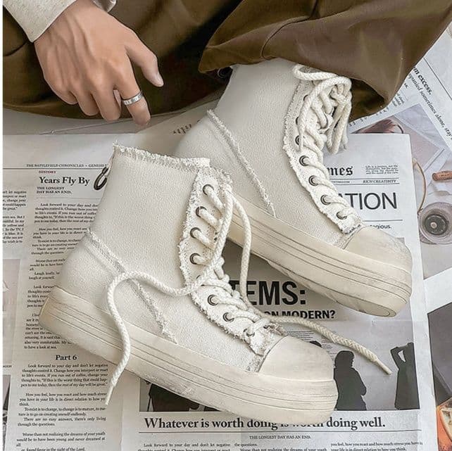 ハイカットスニーカー 伸長効果 カジュアル シンプル スタイリッシュ きれいめ オールシーズン デイリーユース スエード素材 軽快