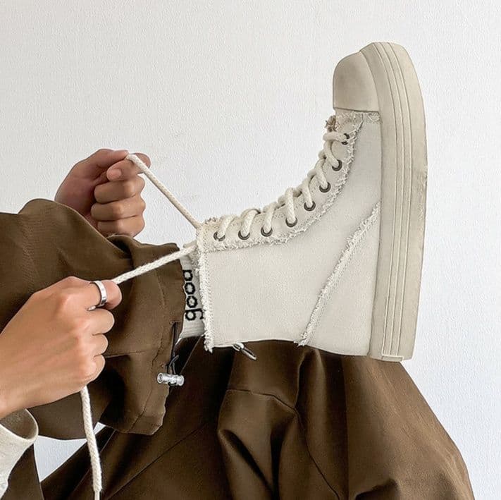 ハイカットスニーカー 伸長効果 カジュアル シンプル スタイリッシュ きれいめ オールシーズン デイリーユース スエード素材 軽快