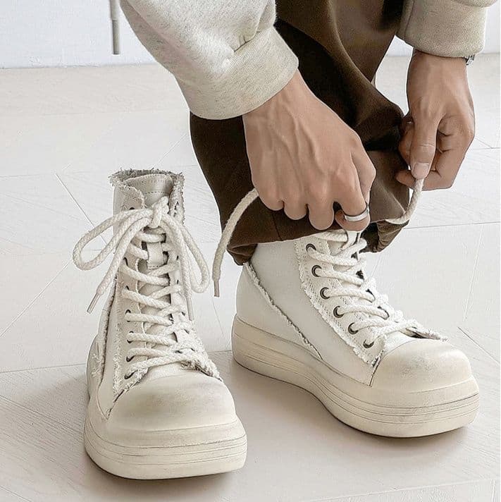 ハイカットスニーカー 伸長効果 カジュアル シンプル スタイリッシュ きれいめ オールシーズン デイリーユース スエード素材 軽快