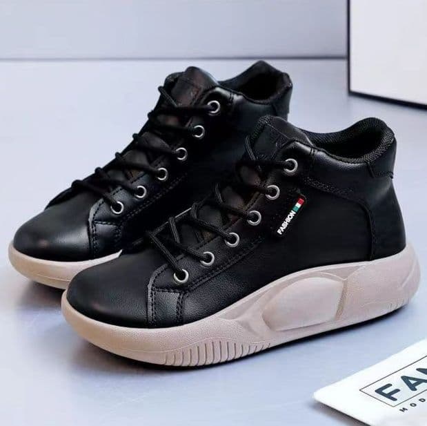 ハイカットスニーカー カジュアル シンプル かわいい スタイリッシュ きれいめ 厚底靴 デイリーユース 日常使い 疲れにくい 安定感