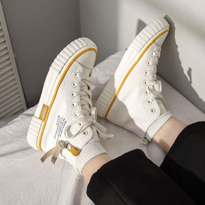 ハイカットスニーカー 定番 カジュアル スタイルアップ おしゃれ シンプル かわいい オールシーズン 履きやすい 歩きやすい 安定感