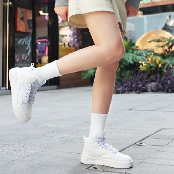 ハイカットスニーカー 美脚効果 疲れにくい 痛くならない ふわり軽やか クッション性 通気性 スポーティー スポーツ ランニング