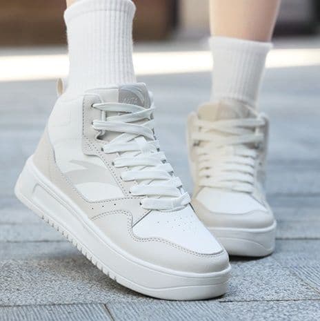 ハイカットスニーカー 美脚効果 疲れにくい 痛くならない ふわり軽やか クッション性 通気性 スポーティー スポーツ ランニング