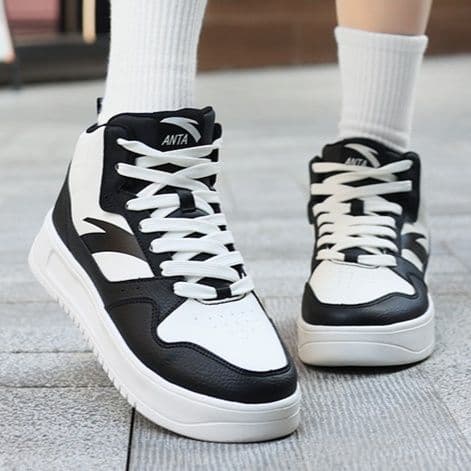 ハイカットスニーカー 美脚効果 疲れにくい 痛くならない ふわり軽やか クッション性 通気性 スポーティー スポーツ ランニング