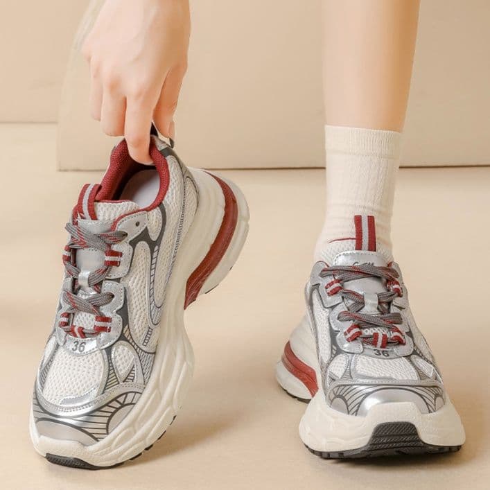 ハイカットスニーカー 部活 スポーツ ランニング 軽快 スポーティー 厚底ソール クッション性 疲れにくい 通気性 メッシュ素材