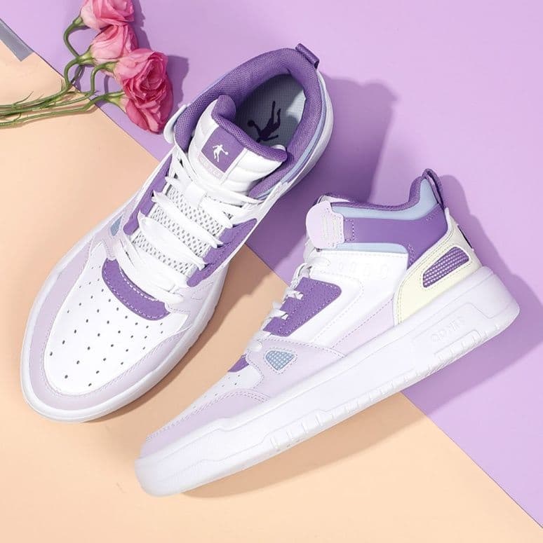 ハイカットスニーカー 通気性 メッシュ素材 日常使い 歩きやすい 疲れにくい 厚底ソール クッション性 部活 スポーツ ランニング