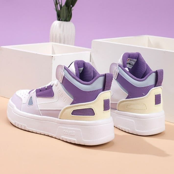 ハイカットスニーカー 通気性 メッシュ素材 日常使い 歩きやすい 疲れにくい 厚底ソール クッション性 部活 スポーツ ランニング