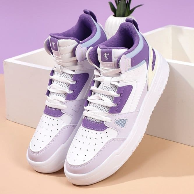 ハイカットスニーカー 通気性 メッシュ素材 日常使い 歩きやすい 疲れにくい 厚底ソール クッション性 部活 スポーツ ランニング