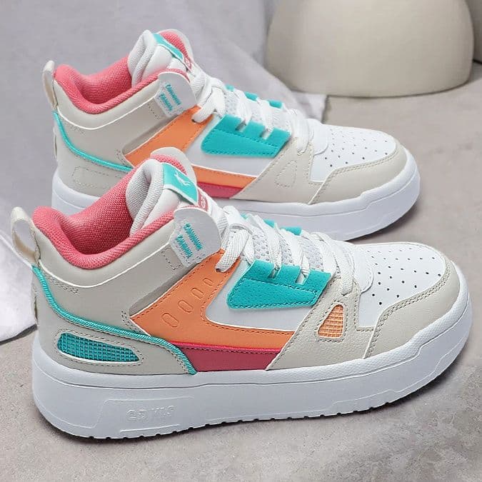 ハイカットスニーカー 通気性 メッシュ素材 日常使い 歩きやすい 疲れにくい 厚底ソール クッション性 部活 スポーツ ランニング