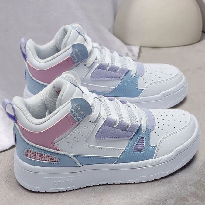 ハイカットスニーカー 通気性 メッシュ素材 日常使い 歩きやすい 疲れにくい 厚底ソール クッション性 部活 スポーツ ランニング