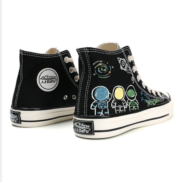 ハイカットスニーカー 人気 カジュアル シンプル かわいい 可愛い 目立つ 遊び心 通学 学校 デイリーユース 日常使い 帆布 歩きやすい