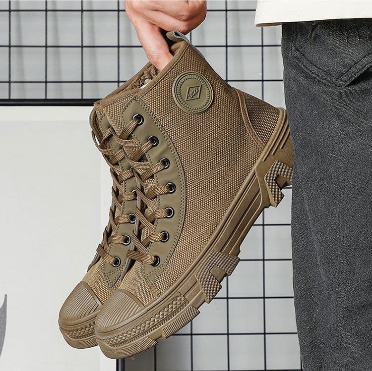 ハイカットスニーカー 目立つ アウトドア ハイキング 登山 トレッキング おしゃれ 履きやすい 歩きやすい クッション オールシーズン