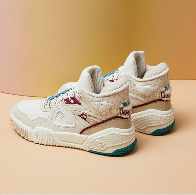 ハイカットスニーカー ダンス 疲れにくい 痛くならない カジュアル シンプル かわいい 遊び心 おしゃれ 歩きやすい クッション 安定感