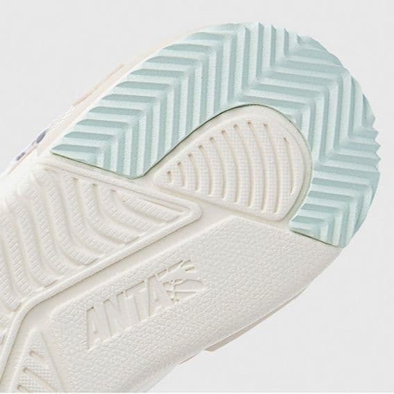 ハイカットスニーカー ダンス 疲れにくい 痛くならない カジュアル シンプル かわいい 遊び心 おしゃれ 歩きやすい クッション 安定感