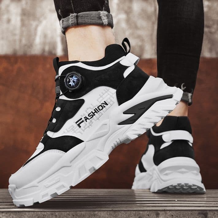 【ハイテク・アーバン】ダイヤル式フリーロック・ダッドスニーカー エクリュ×ダークブラウン | 多層パネル構造 ギザギザ・チャンキーソール ストリート・テックウェア