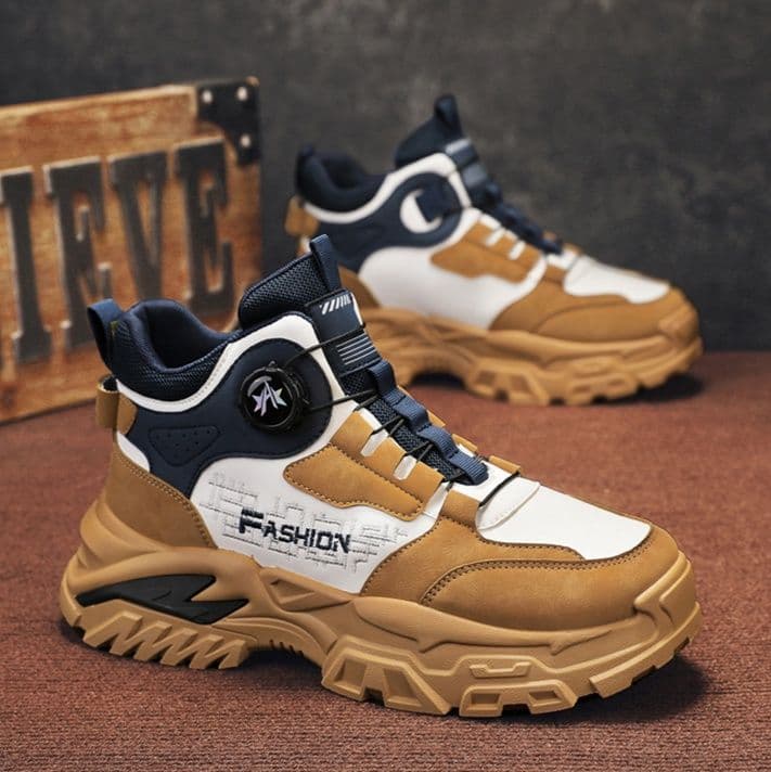 【ハイテク・アーバン】ダイヤル式フリーロック・ダッドスニーカー エクリュ×ダークブラウン | 多層パネル構造 ギザギザ・チャンキーソール ストリート・テックウェア