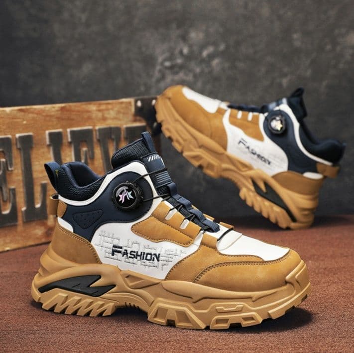 【ハイテク・アーバン】ダイヤル式フリーロック・ダッドスニーカー エクリュ×ダークブラウン | 多層パネル構造 ギザギザ・チャンキーソール ストリート・テックウェア