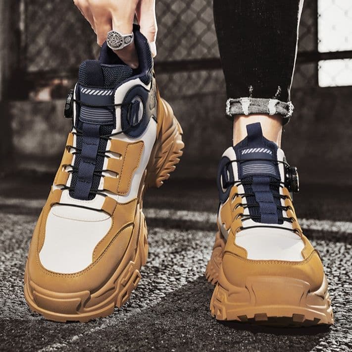 【ハイテク・アーバン】ダイヤル式フリーロック・ダッドスニーカー エクリュ×ダークブラウン | 多層パネル構造 ギザギザ・チャンキーソール ストリート・テックウェア