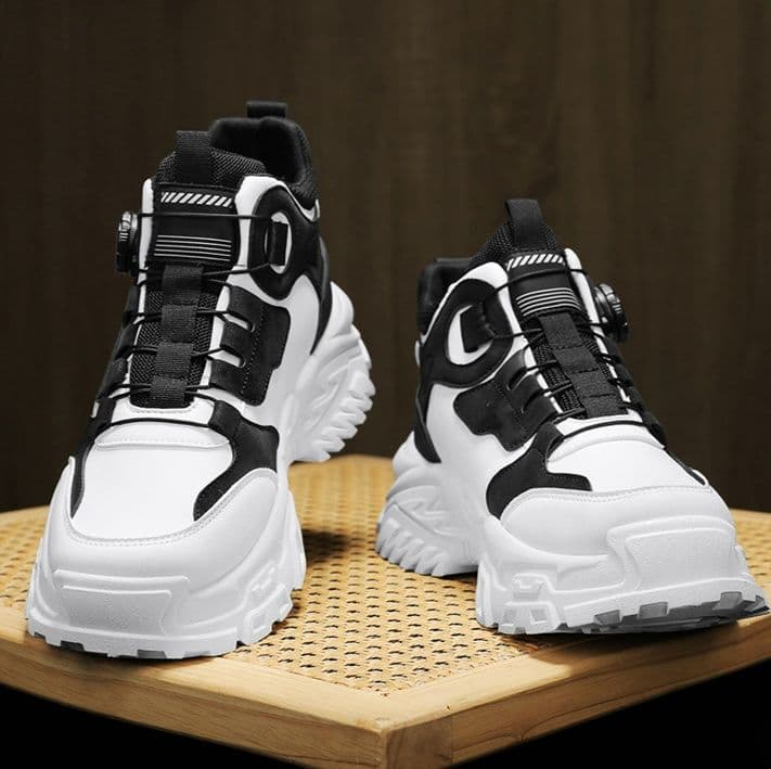 【ハイテク・アーバン】ダイヤル式フリーロック・ダッドスニーカー エクリュ×ダークブラウン | 多層パネル構造 ギザギザ・チャンキーソール ストリート・テックウェア