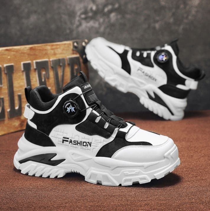 【ハイテク・アーバン】ダイヤル式フリーロック・ダッドスニーカー エクリュ×ダークブラウン | 多層パネル構造 ギザギザ・チャンキーソール ストリート・テックウェア