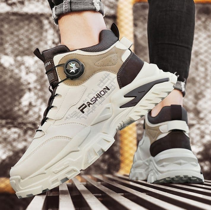 【ハイテク・アーバン】ダイヤル式フリーロック・ダッドスニーカー エクリュ×ダークブラウン | 多層パネル構造 ギザギザ・チャンキーソール ストリート・テックウェア