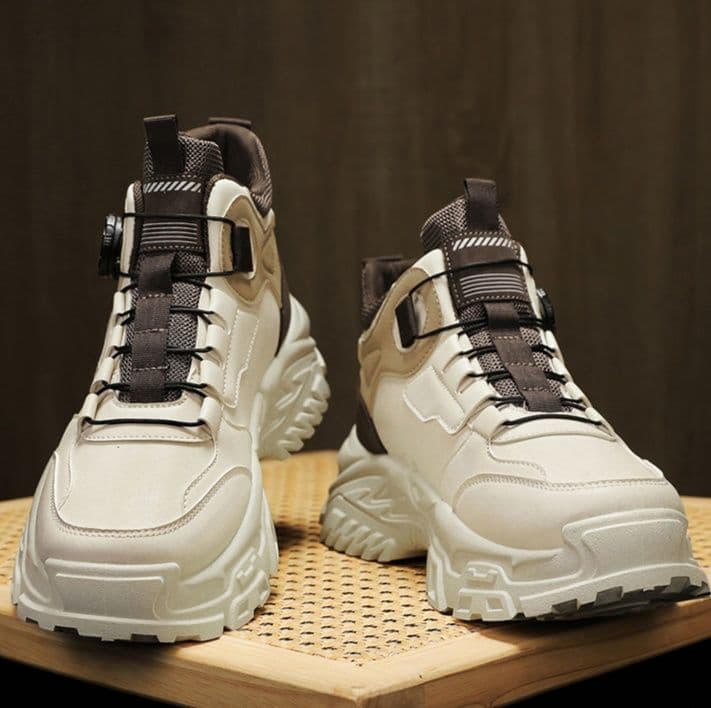 【ハイテク・アーバン】ダイヤル式フリーロック・ダッドスニーカー エクリュ×ダークブラウン | 多層パネル構造 ギザギザ・チャンキーソール ストリート・テックウェア