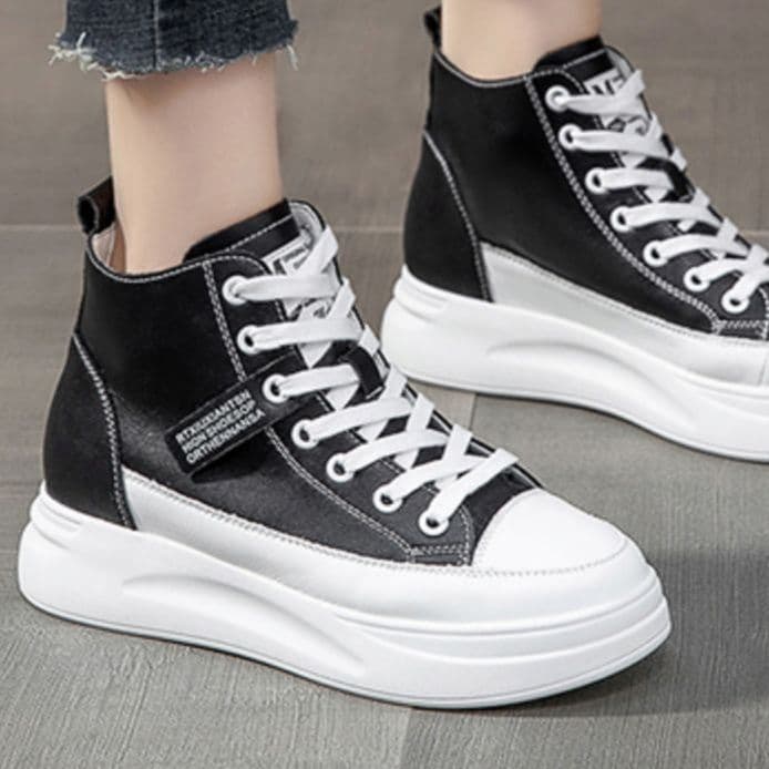 ハイカットスニーカー 好評 スタイルアップ おしゃれ かっこいい シンプル 日常使い デイリーコーデ 歩きやすい クッション