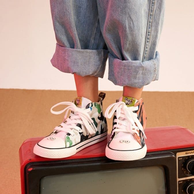 ハイカットスニーカー 人気 かっこいい 目立つ 遊び心 おしゃれ オールシーズン 履きやすい 歩きやすい クッション すべりにくい