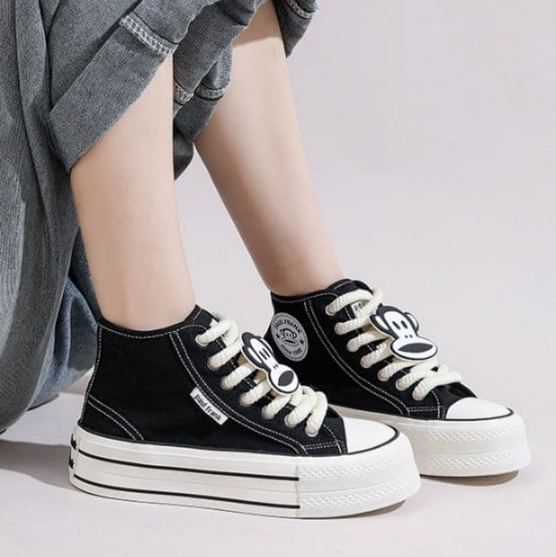 ハイカットスニーカー シンプル カジュアル 可愛い かわいい 目立つ 遊び心 デイリーコーデ デイリーユース 履きやすい 歩きやすい