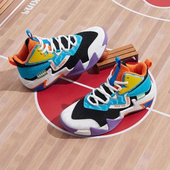 ハイカットスニーカー 人気 定番 かっこいい 目立つ スポーツ ランニング バスケットシューズ 衝撃吸収 グリップ力 通気性 履き心地