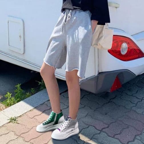 ハイカットスニーカー 人気 定番 目立つ 可愛い 遊び心 おしゃれ インソール 通気性 サイドファスナー 履きやすい 歩きやすい クッション