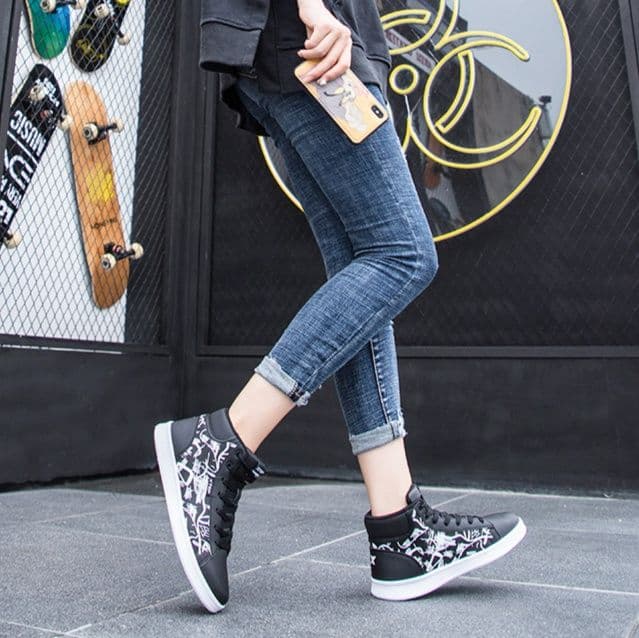 【アートな足元】グラフィック ハイカットスニーカー | モノトーン プリント ストリート ユニセックス