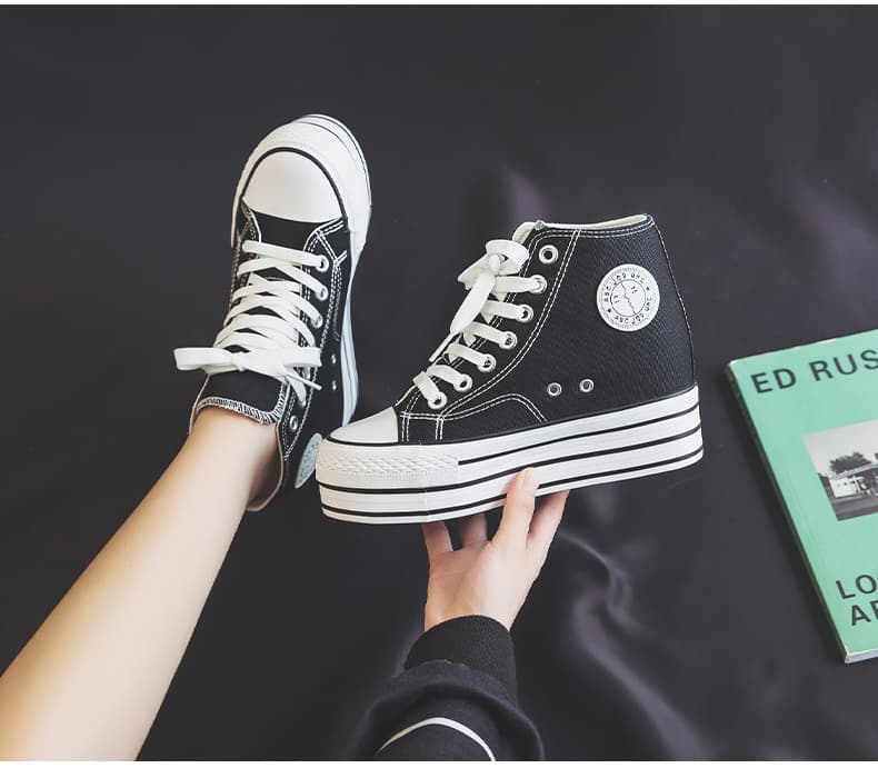 ハイカットスニーカー 脚長効果 厚底靴 ボリュームソール カジュアル シンプル 可愛い デイリーコーデ 伸長効果 歩きやすい クッション