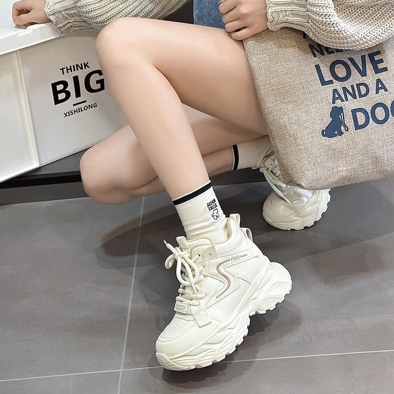 ハイカットスニーカー 厚底 身長アップ効果 安定感 履きやすい 脚長効果 スタイルアップ かわいい 伸長効果 シンプル ボリューム