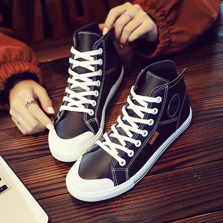 ハイカットスニーカー 定番 オールシーズン カジュアル シンプル 可愛い 通勤 会社 通学 学校 日常使い デイリーコーデ 安定感
