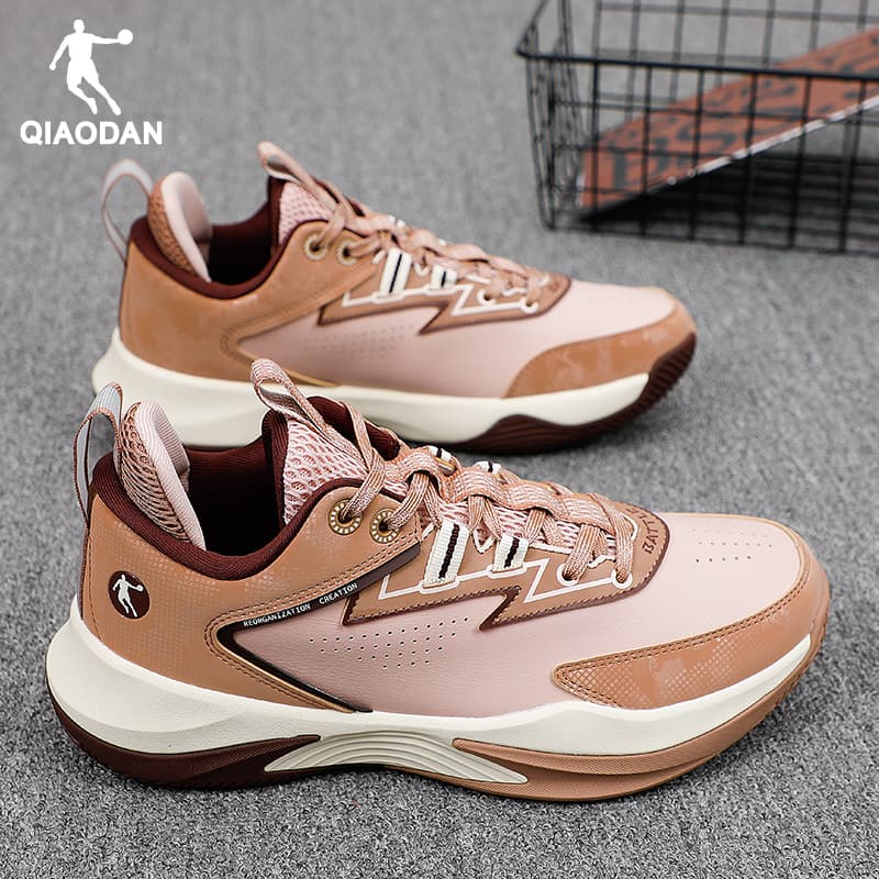 ハイカットスニーカー 人気 バスケットボール 部活 スポーツ グリップ力 安定感 クッション性 耐久性 疲れにくい かっこいい 通気性