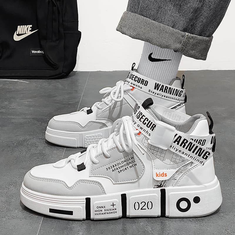 ハイカットスニーカー かっこいい 目立つ 遊び心 ストリート系 厚底設計 カジュアル デイリーコーデ ストリート 履きやすい 通気性