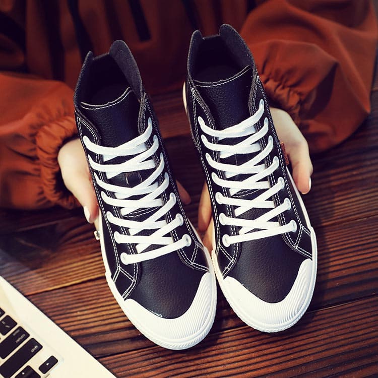 ハイカットスニーカー 定番 オールシーズン カジュアル シンプル 可愛い 通勤 会社 通学 学校 日常使い デイリーコーデ 安定感