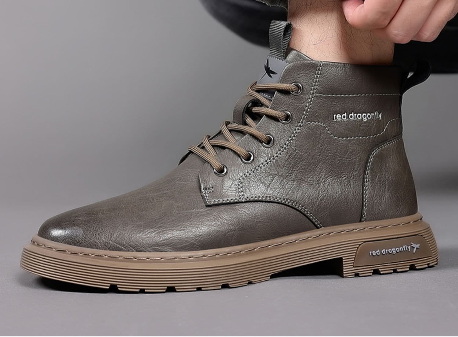 ハイカットスニーカー 定番 本革 耐久性 カジュアル グリップ力 安定感 スタイリッシュ アウトドア 快適歩行 衝撃吸収 かっこいい