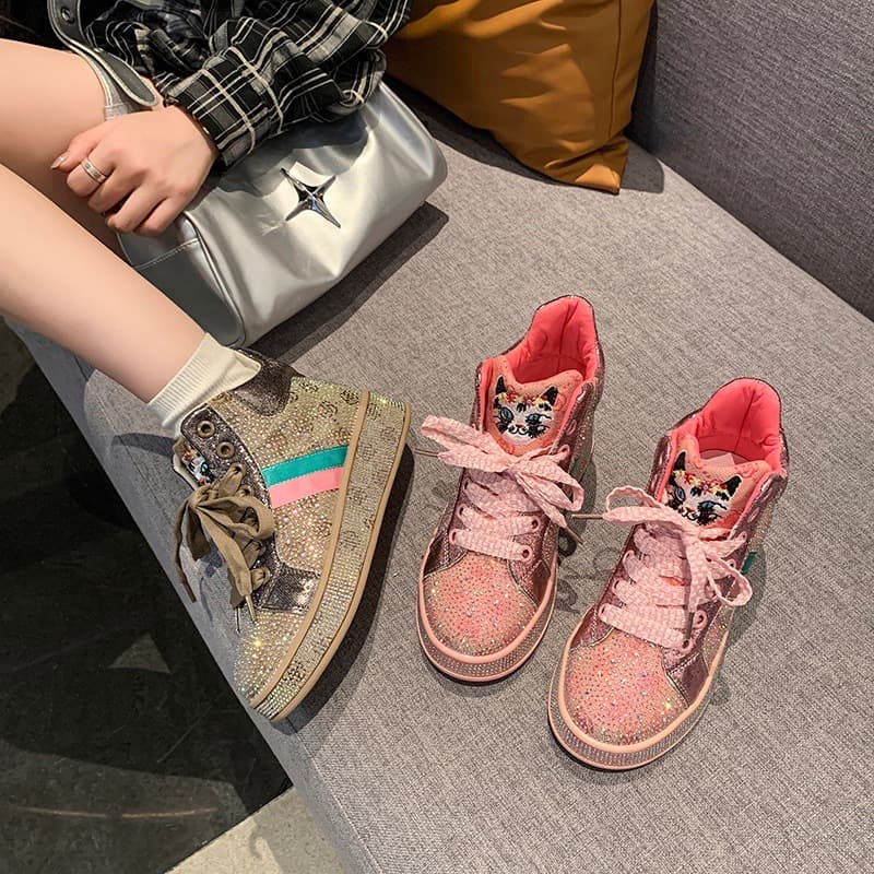 ハイカットスニーカー カジュアル ガーリーコーデ クッション性 痛くならない 歩きやすい クッション 安定感 可愛い 目立つ 遊び心