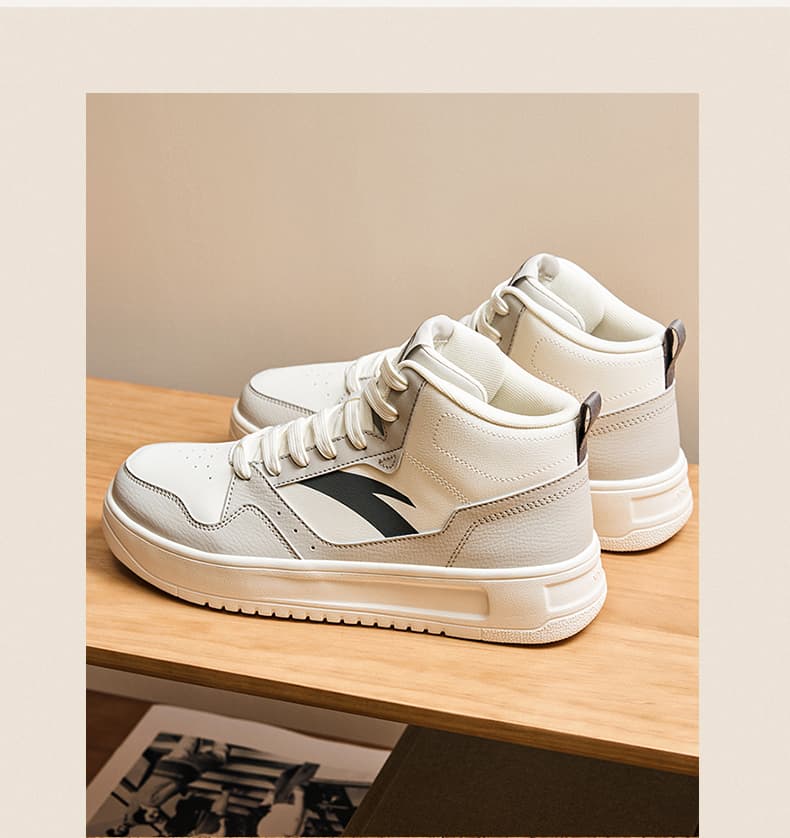 【スカイ・コンラスト】ミッドカット バスケットスニーカー オフホワイト×ブルー | スムースレザー・レイヤード ヘリテージ・スポーツ