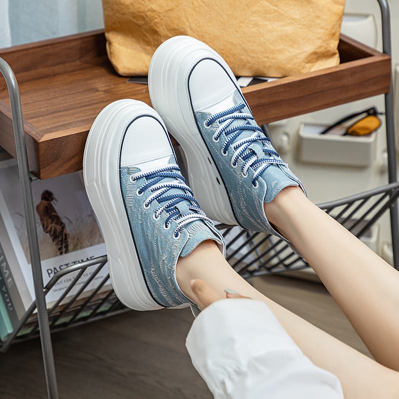 ハイカットスニーカー 厚底 厚底ソール 美脚効果抜群 歩きやすさ デイリーコーデ カジュアル キャンバス生地 クッション性 美脚足長