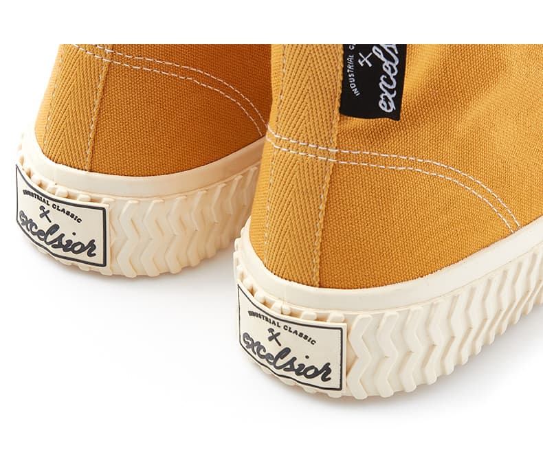 ハイカットスニーカー 季節感あふれる カジュアル キャンバス デイリーユース 歩きやすさ ボリュームソール シンプル 疲れにくい